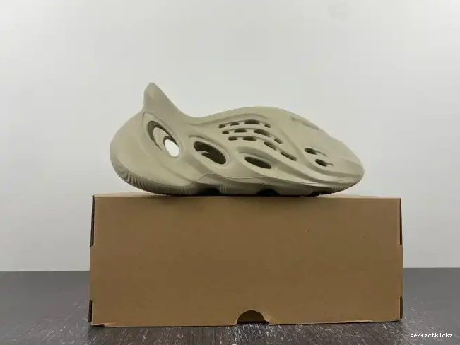GV6840 RNR Salt Stone Yeezy Foam Adidas 0619